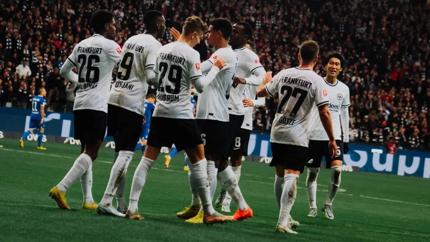 m6米乐在线官网-斯图加特全队士气高昂，轻松赢得比赛