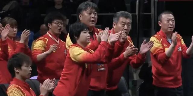 米乐m6官网-真情相见！球员家属现场助威呐喊加油的简单介绍