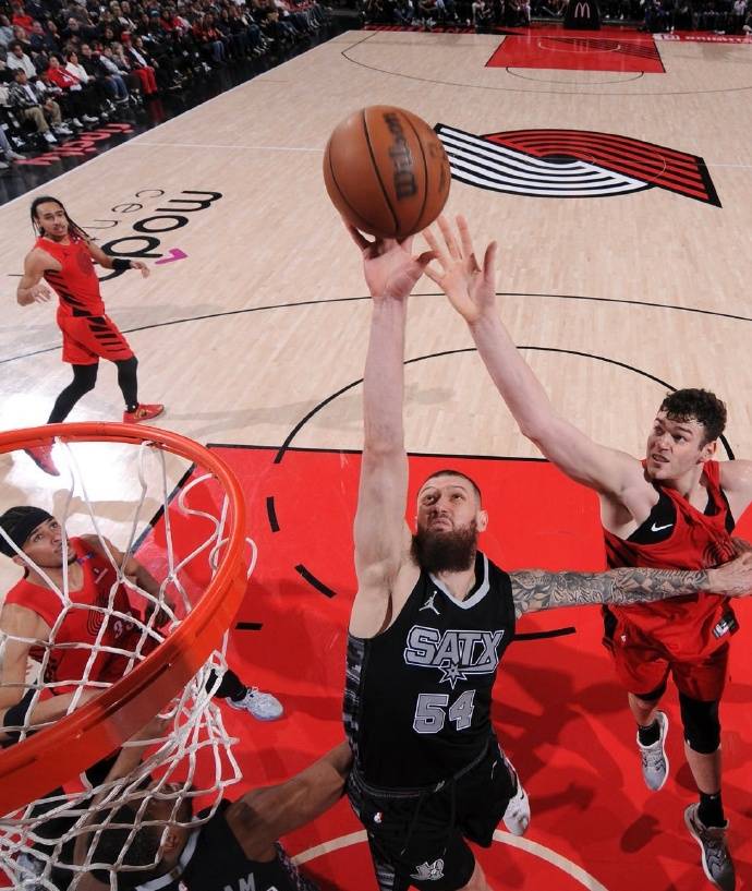 米乐体育官网-关于火箭胜马刺收下三连胜，巴特勒分却难救主的信息